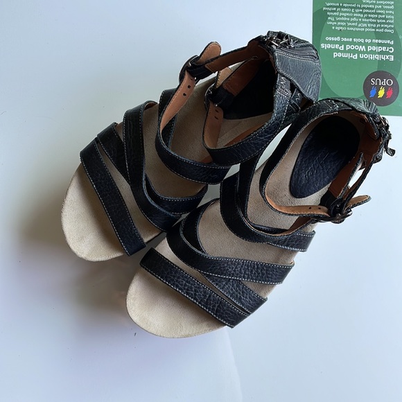 Earthies platform sandals, black leather, pvc, and rope - Picture 8 of 9